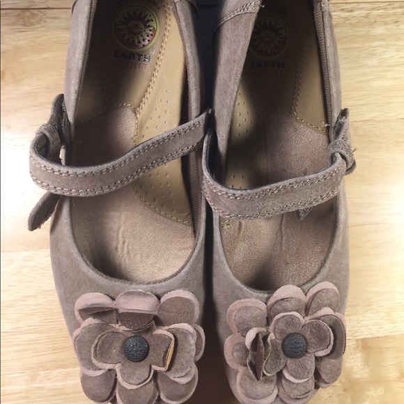 Earth Spirit beige suede flower shoes - Picture 1 of 5